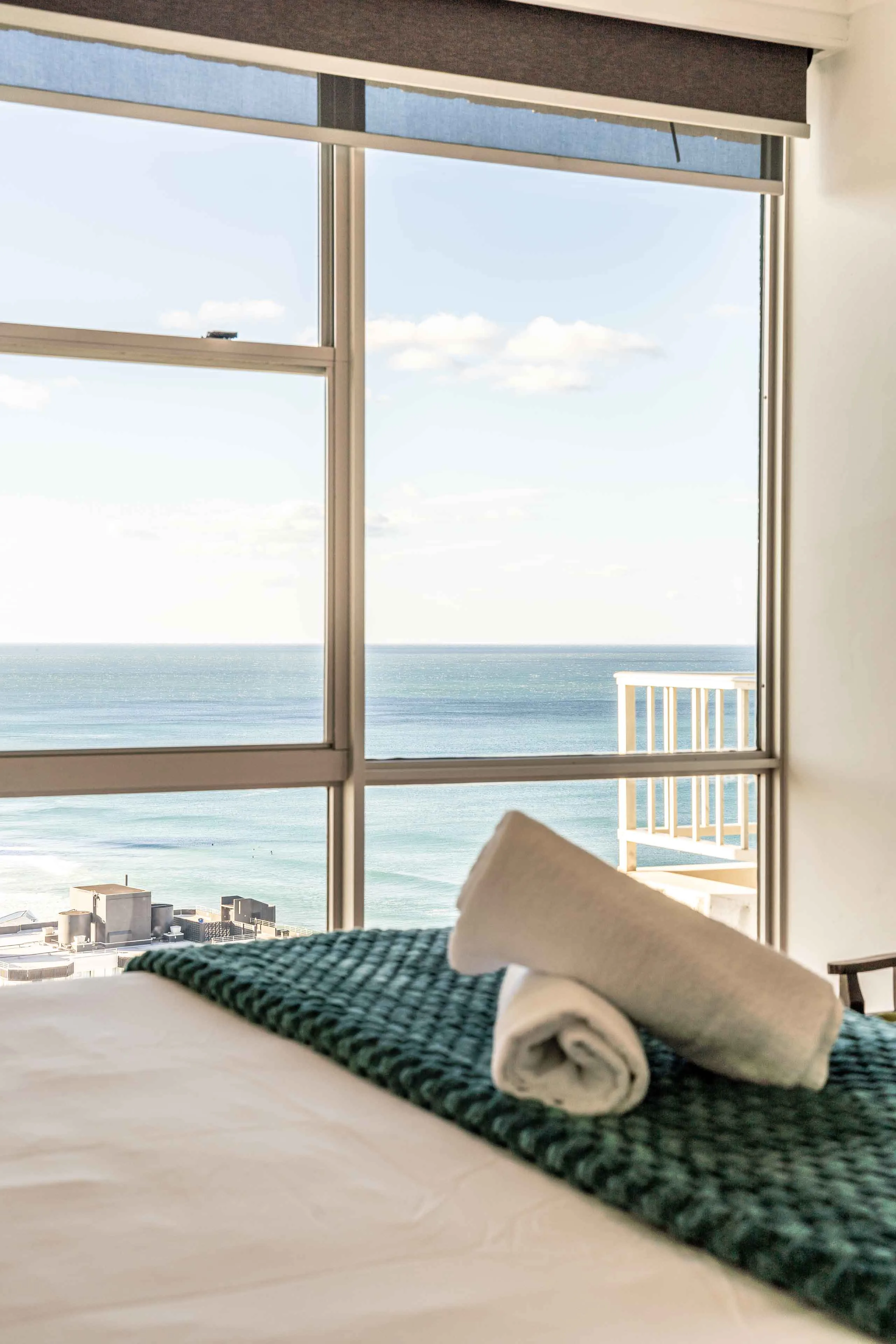 Glamorous 2BD Escape, Breathtaking Panoramic Views - Image 4