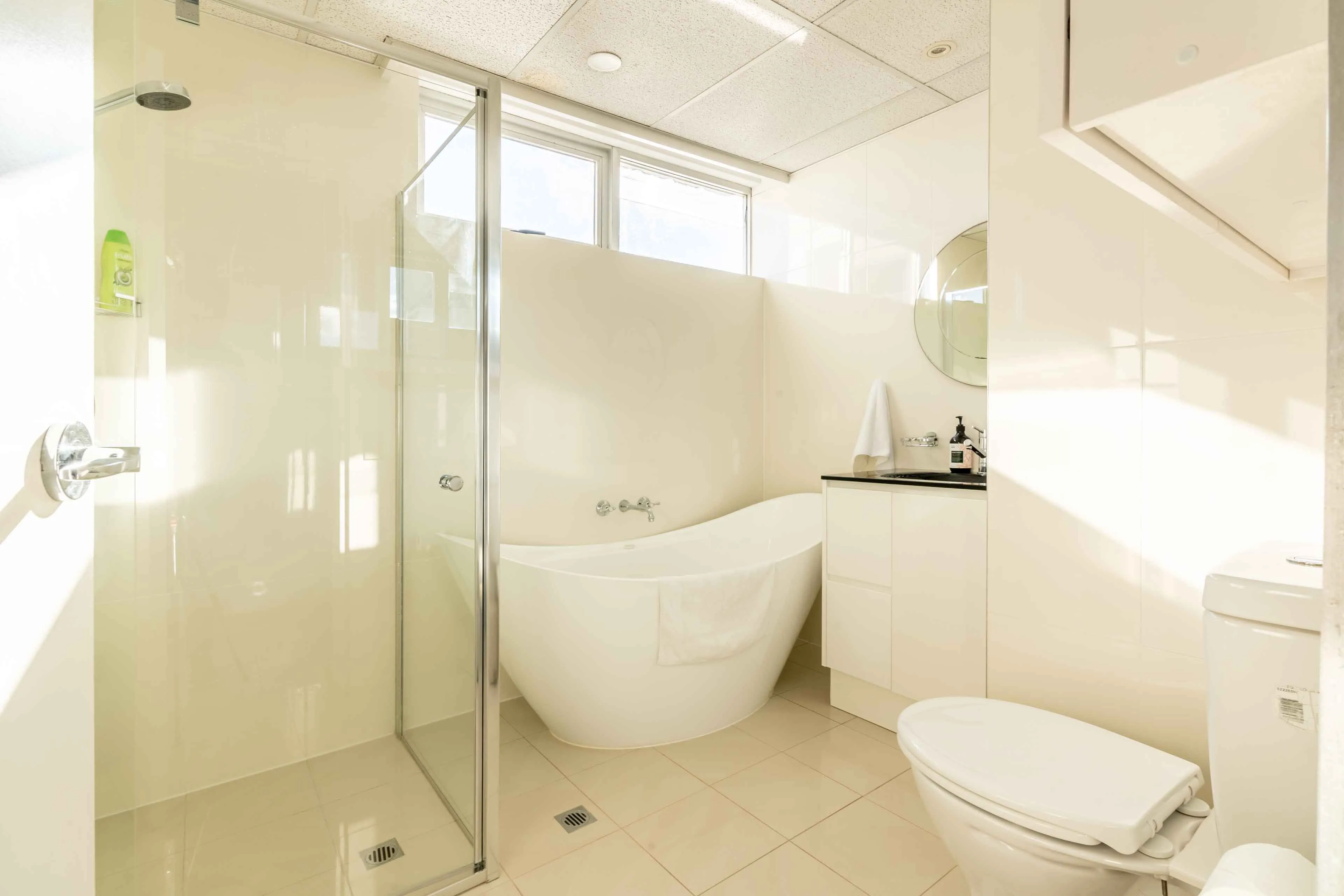 Glamorous 2BD Escape, Breathtaking Panoramic Views - Image 5