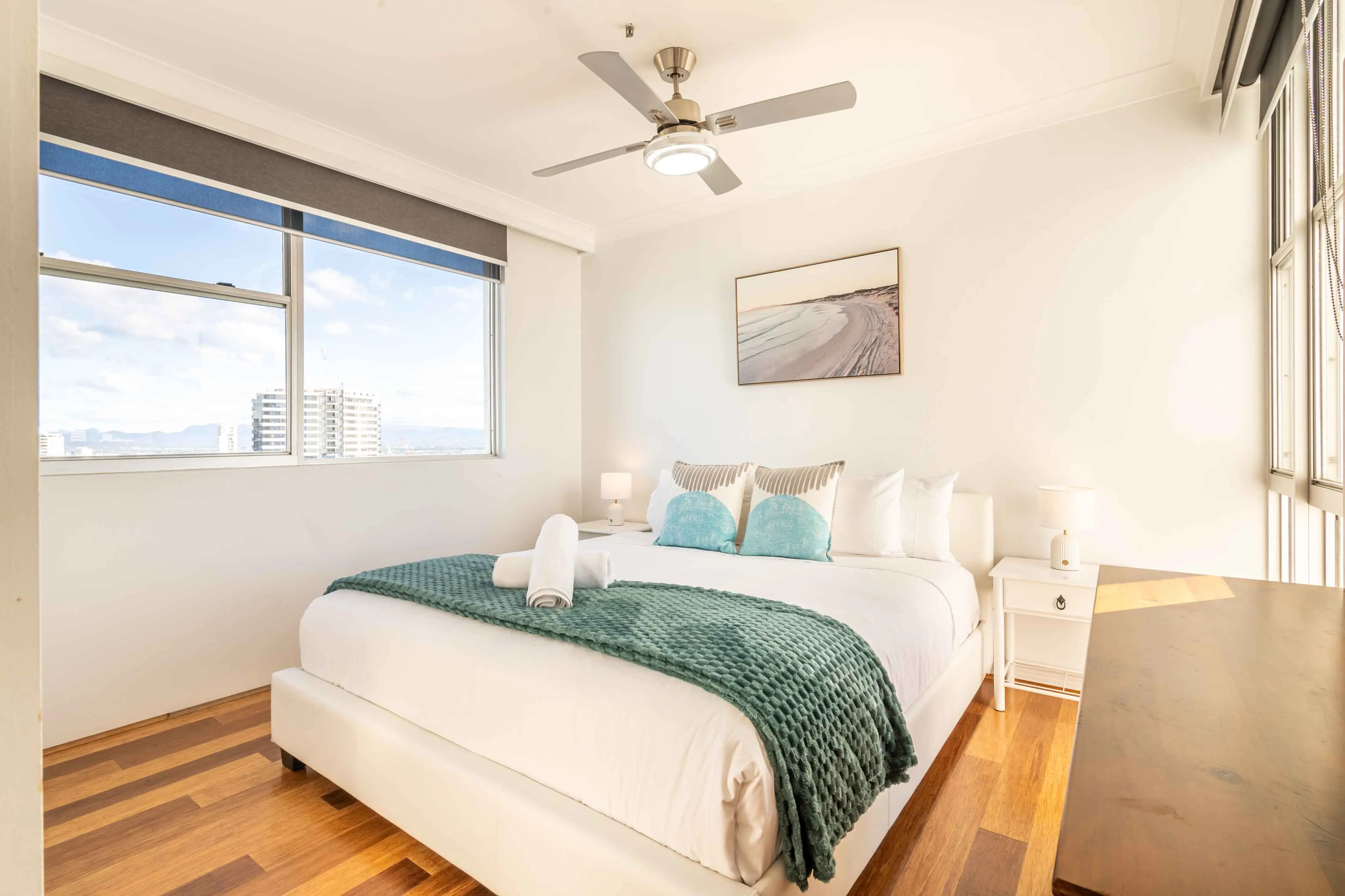 Glamorous 2BD Escape, Breathtaking Panoramic Views - Image 7