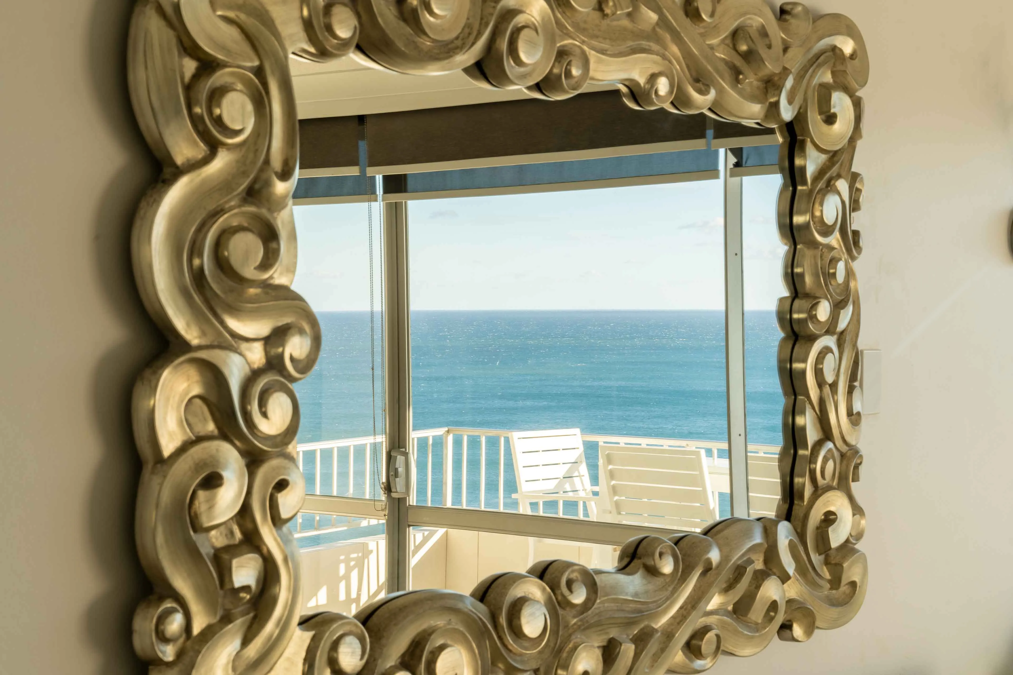 Glamorous 2BD Escape, Breathtaking Panoramic Views - Image 8