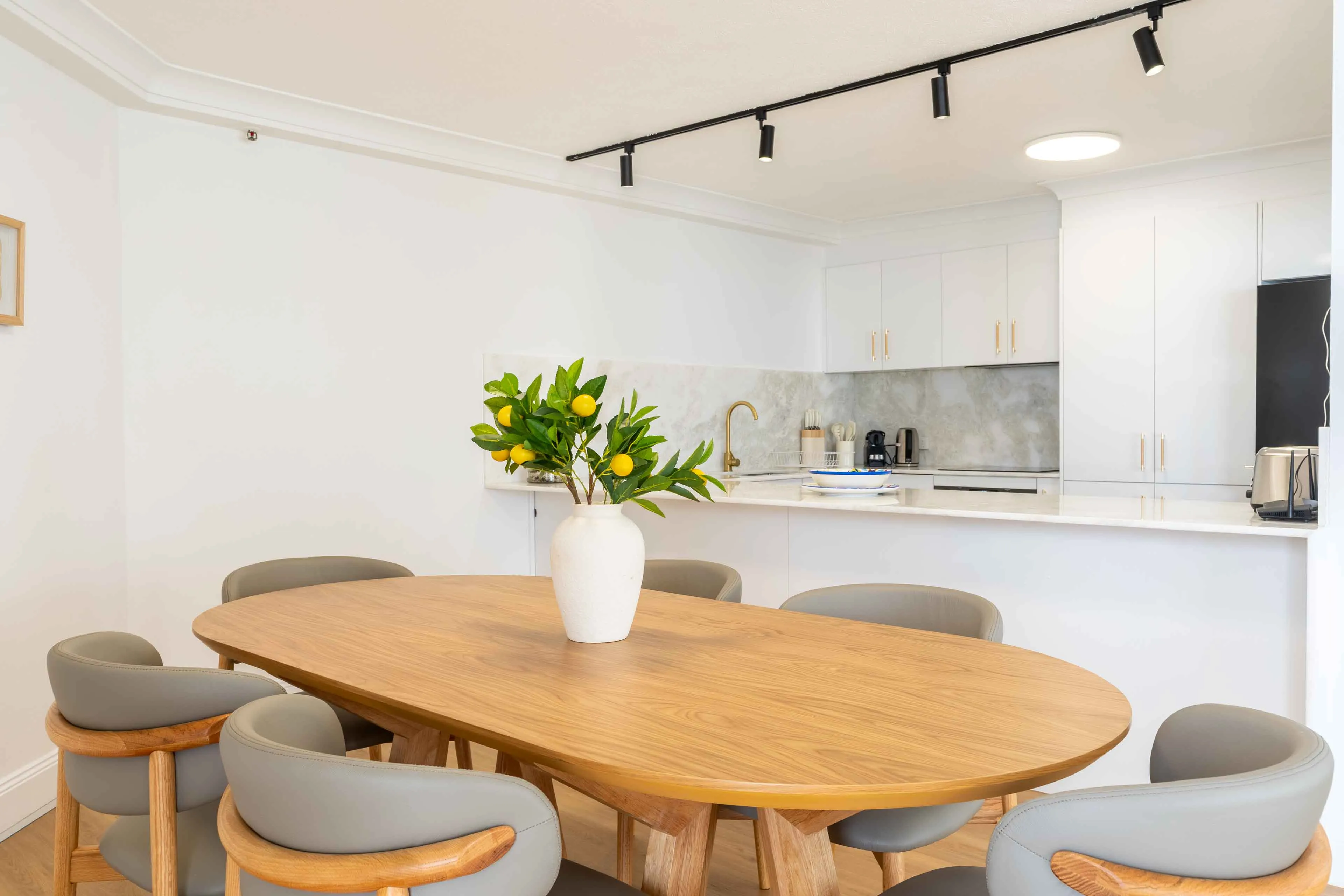 Lush Ocean Vistas - 2BR Luxurious Apartment! - Image 6