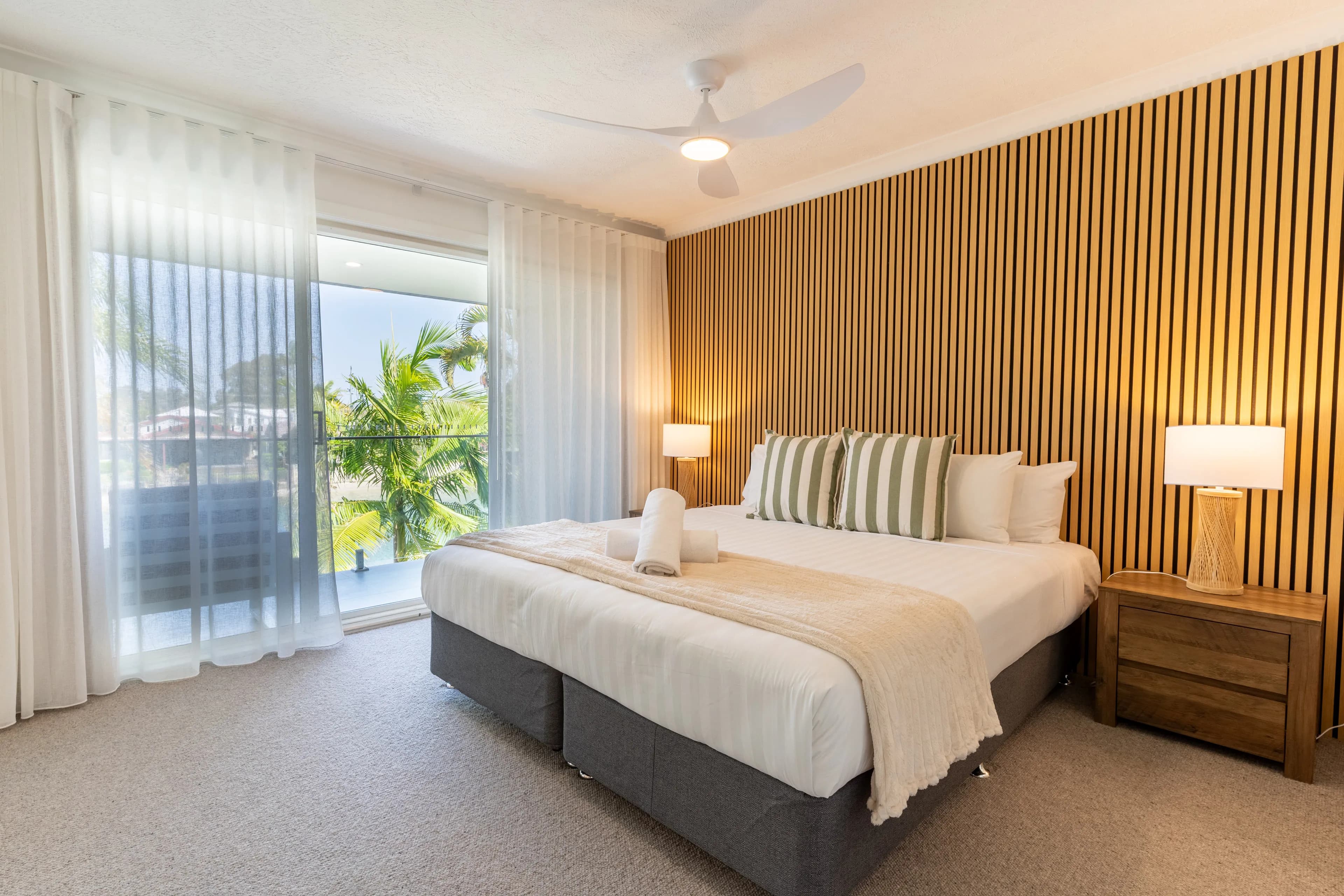 Ultimate Waterfront Bliss! 3BD Tropical Escape - Image 2