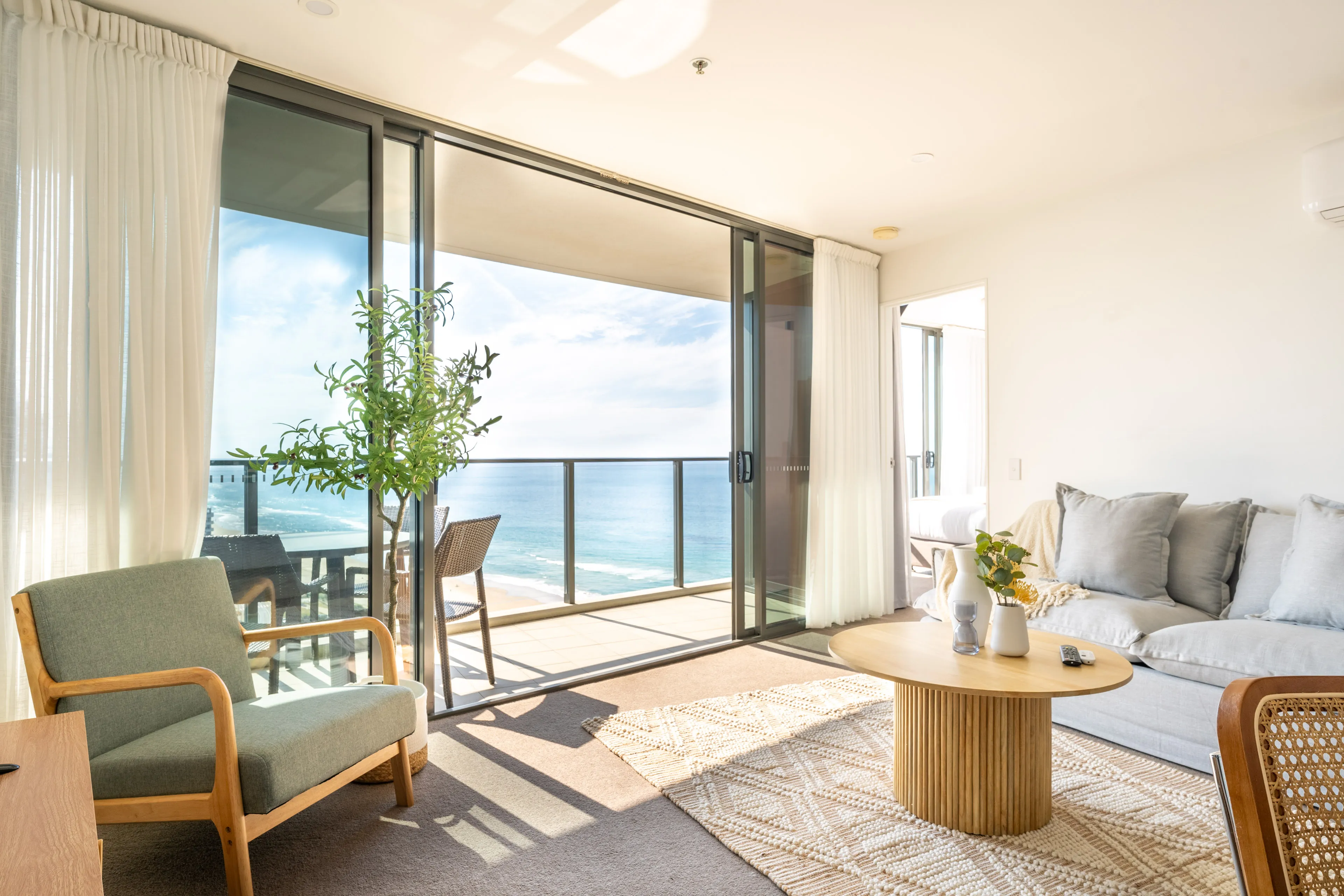 Beachfront 1BR Haven! Ocean Views, Iconic Location