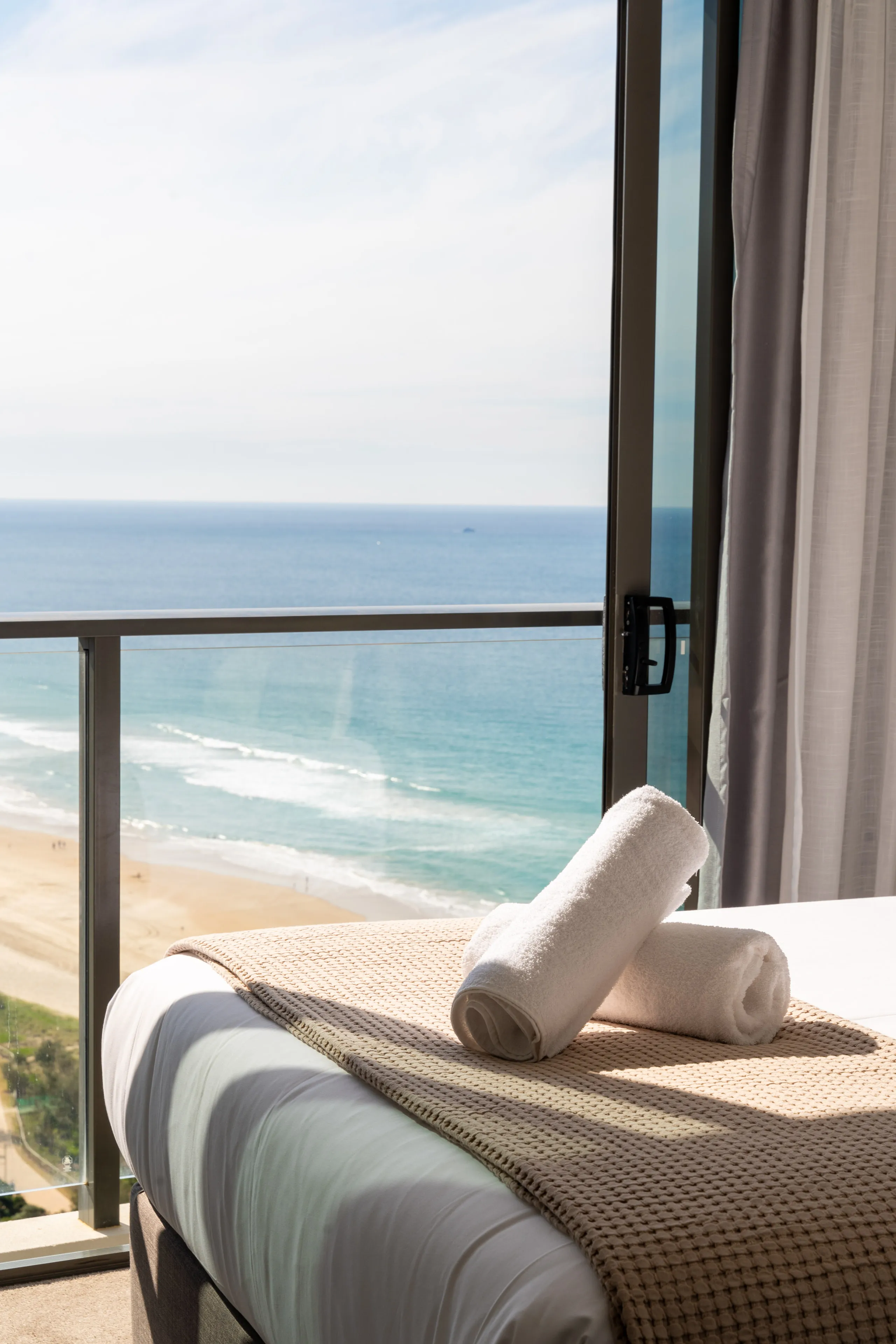 Beachfront 1BR Haven! Ocean Views, Iconic Location - Image 2