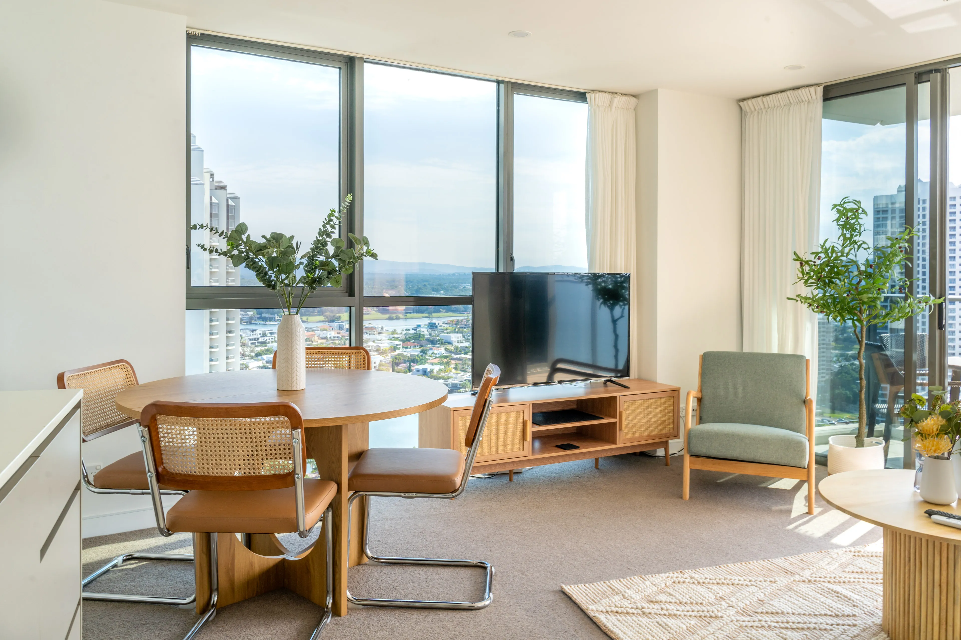 Beachfront 1BR Haven! Ocean Views, Iconic Location - Image 6