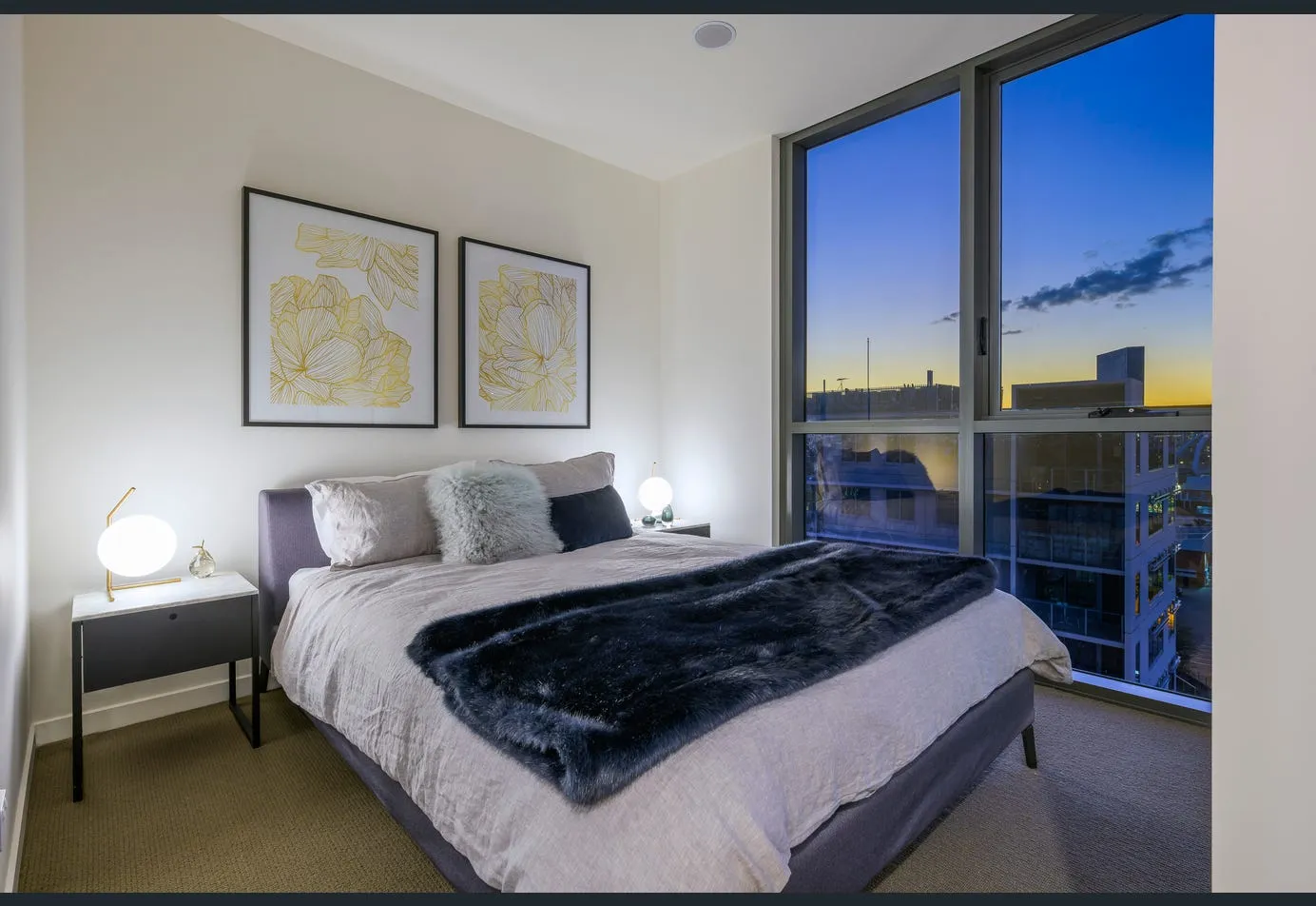 Dazzling City Views + Heart of City Excitement - Image 4