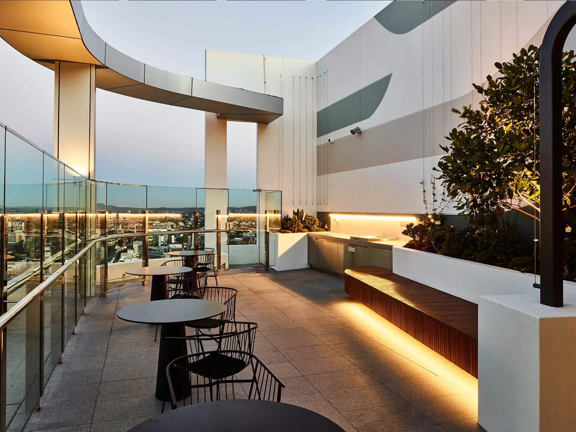 Dazzling City Views + Heart of City Excitement - Image 5