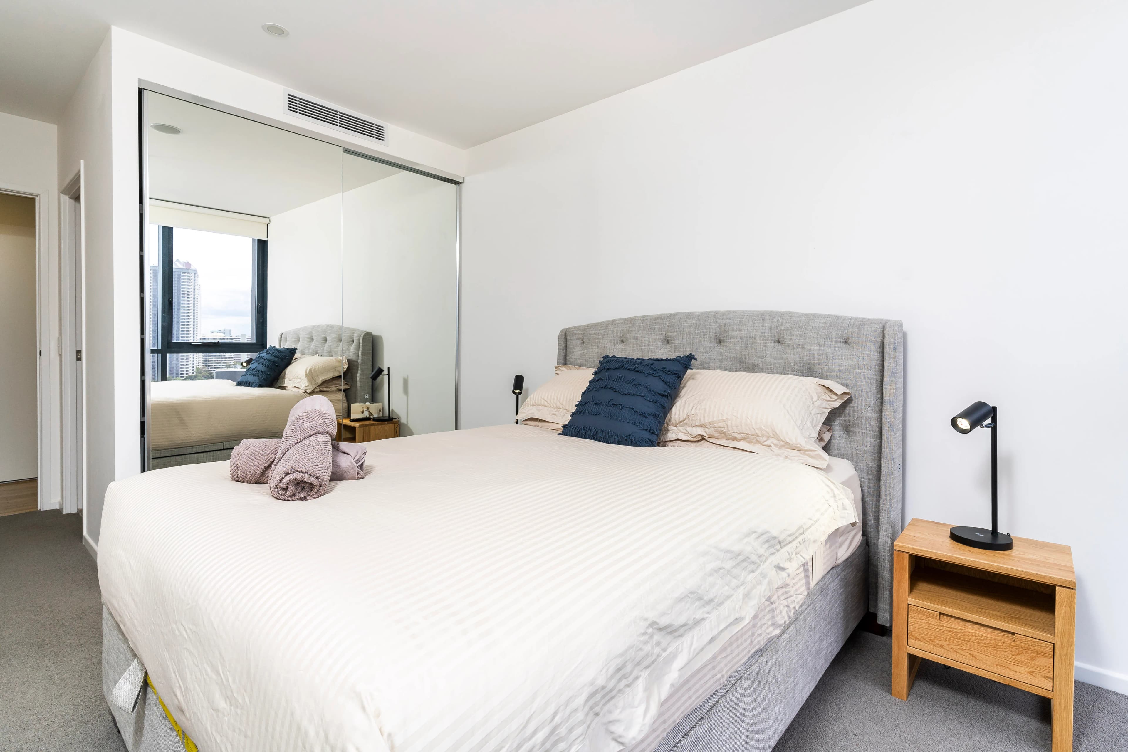 Fantastic Ocean & River Views! Pool, Gym & Sauna - Image 5