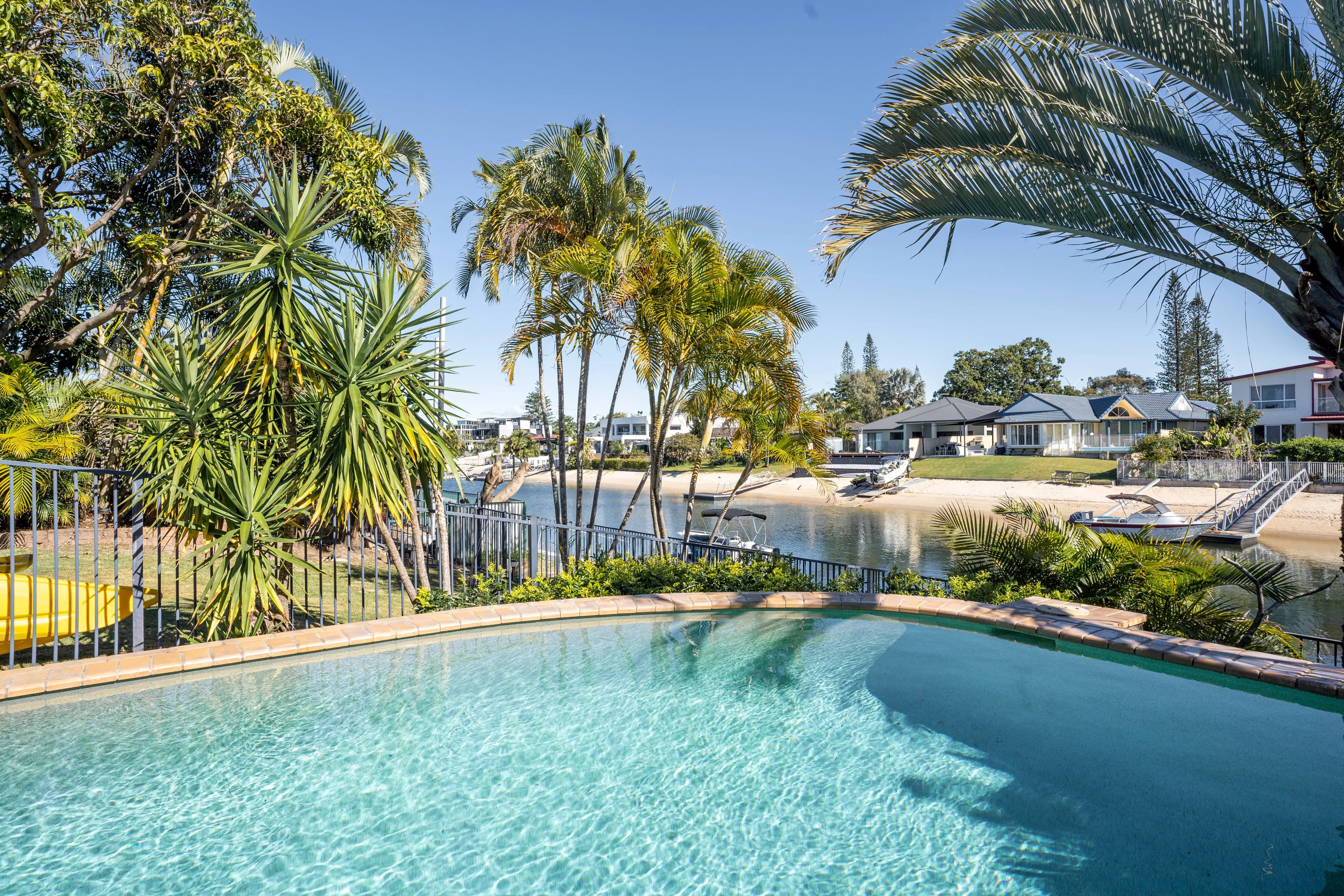 Lavish 4BD Waterfront Family Escape! - Image 2