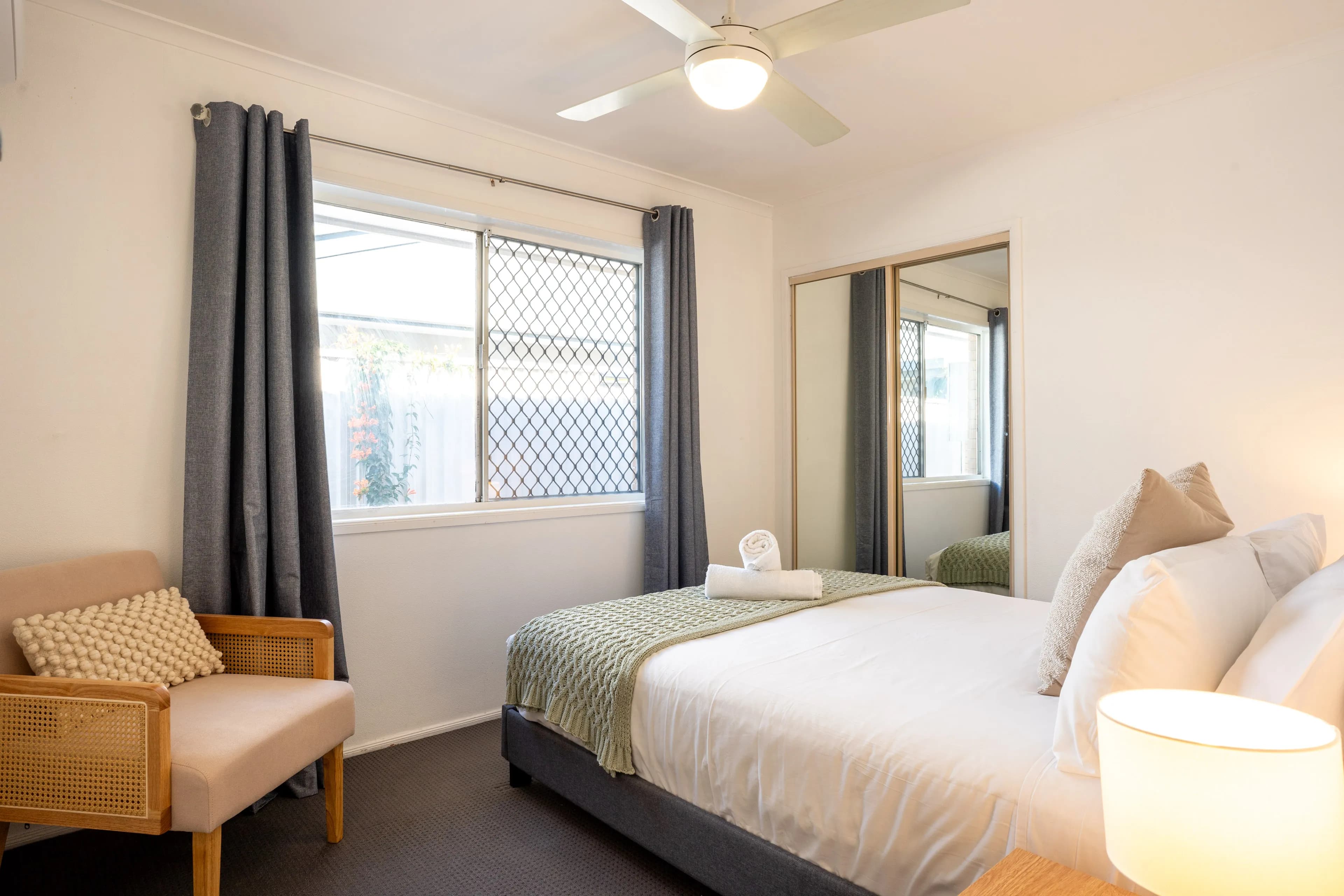 Lavish 4BD Waterfront Family Escape! - Image 4