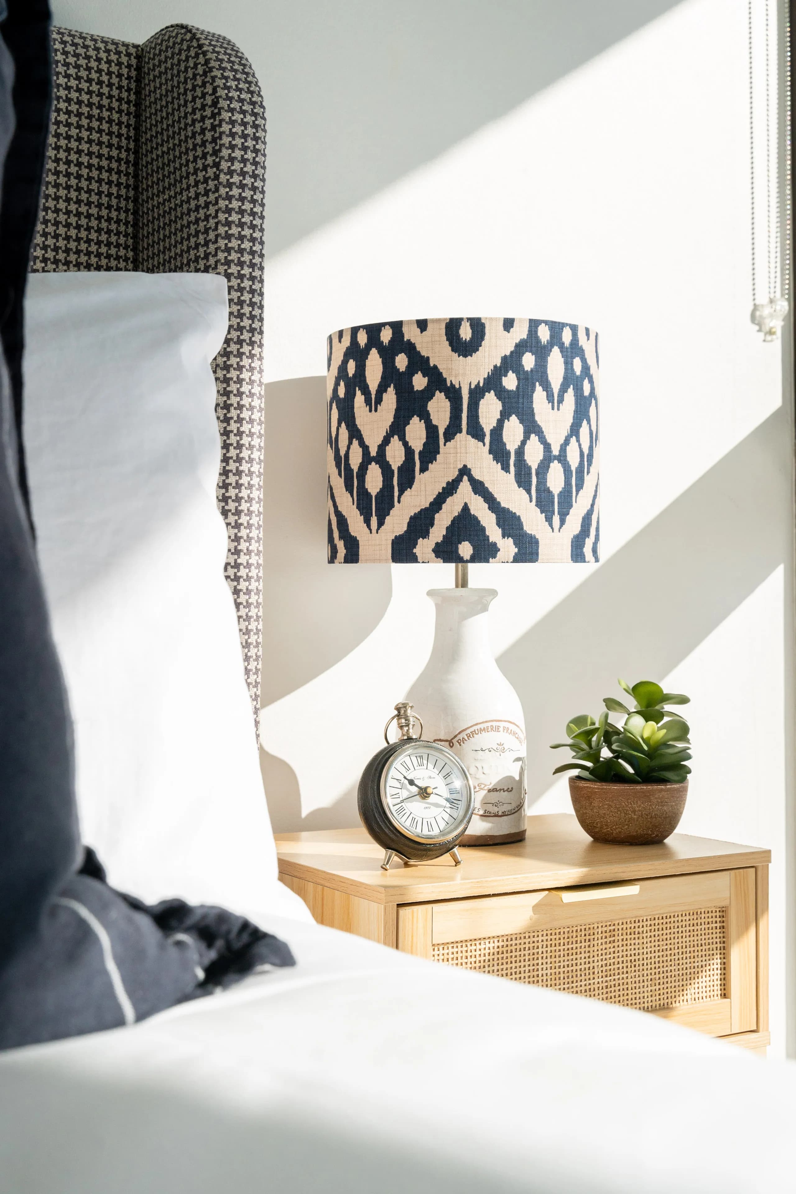 Opulent Beachfront Daydream! 2B Designer Apartment - Image 7