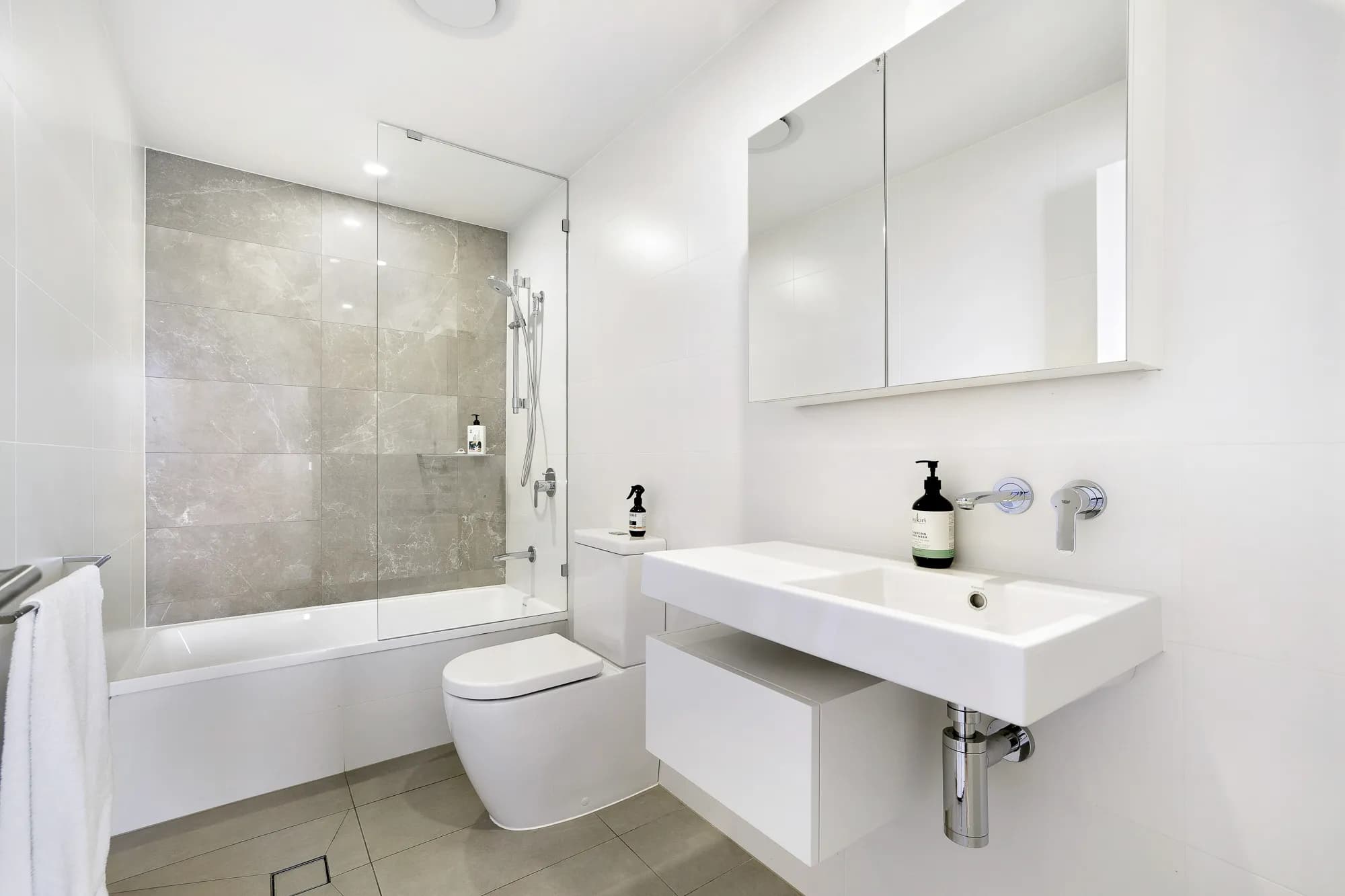 Sensational Views, Spacious Apt w/ Gym,Sauna&Pool - Image 5