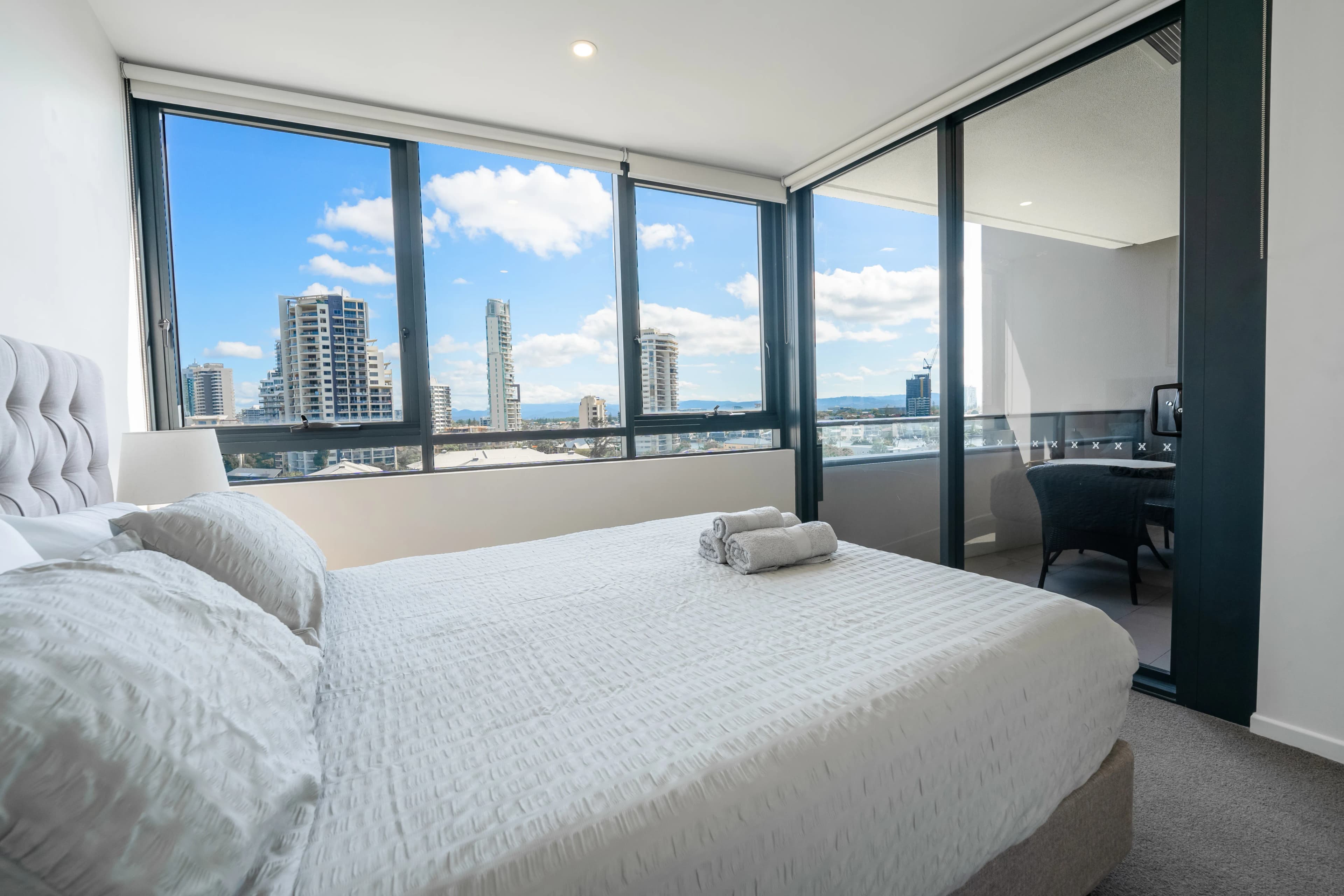 Stylish Apt with City Views+Gym, Pool, Sauna! - Image 2