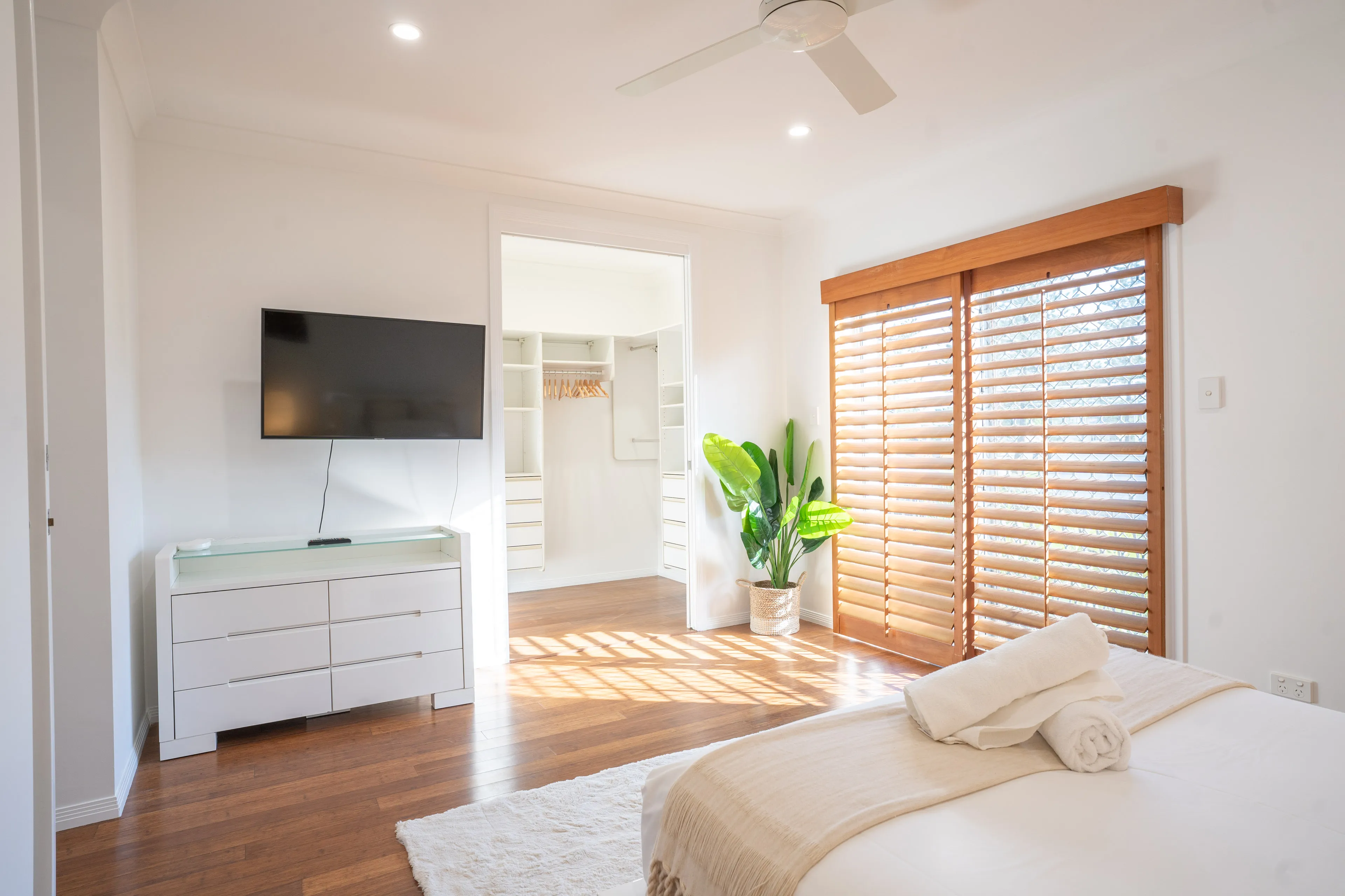 Ultimate Beachfront Bliss! 3BD Tropical Escape - Image 6