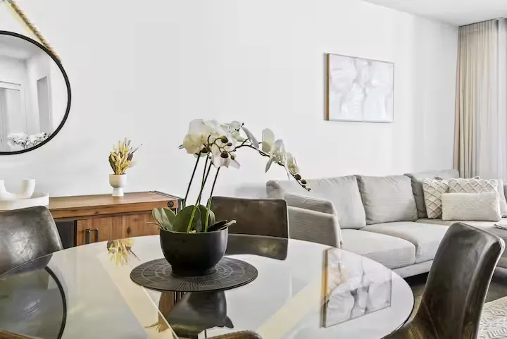 Vibrant 2BD Escape + Exhilarating Location! - Image 5